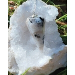 Pendule péristérite (pierre de lune) facettée personnalisable sur demande, sur amas de quartz blanc, décor nature, radiesthésie, intuition, clarté, apaisement
