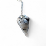 Pendule en péristérite (pierre de lune) facettée personnalisable sur demande, chaîne argentée, photo sur fond blanc, radiesthésie/divination, intuition, apaisement, clarté, équilibre émotionnel, protection douce