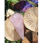 Pendule quartz rose personnalisable sur demande, décor champignons sur rondin de bois, ambiance nature, radiesthésie, douceur, apaisement