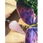 Pendule quartz rose facetté personnalisable sur demande, chaîne argentée, rondin de bois   papillon violet, radiesthésie, douceur, apaisement, amour de soi
