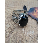 Bague style vintage argent 925 filigrane cabochon onyx noir mise en scène nature feuille et herbe intentions associées recentrage concentration clarté mentale