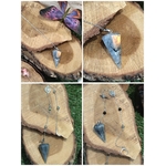 Montage de 4 photos d’un pendule conique en labradorite irisée posé sur une tranche de bois, près d’un papillon et de mousse, pour se recentrer et écouter son intuition. (