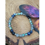 Bracelet Intuition 6 mm sur rondin de bois brut avec galet violet irisé, écoute intérieure, vision claire et fluidité des pensées
