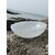 Bol en sélénite 15 cm posé sur un rocher en Bretagne face à la mer, sous une lumière douce et un ciel clair, évoquant apaisement, purification et clarté intérieure.