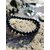 Bracelet tourmaline noire 6 mm sur roche claire veinée en décor minéral breton, bouclier énergétique, ancrage profond et force tranquille