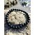 Bracelet shungite 6 mm noir profond sur pierre texturée, photo Bretagne, ancrage solide, protection discrète et esprit plus stable