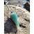 Pendule en amazonite vert d’eau posé sur un rocher en Bretagne, avec fond marin flou, évoquant douceur, calme intérieur, clarté et harmonie.