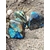 Trois formes libres en labradorite polie sur roche naturelle, reflets bleus et dorés pour protection énergétique et intuition.