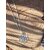 Pendentif graine de vie en argent 925 sur chaîne posé sur bois au soleil, bijou de géométrie sacrée au motif à sept cercles