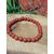 Bracelet jaspe rouge 6 mm sur tranche de bois avec herbes vertes et décor ésotérique, perles rouge brique pour courage posé, ancrage et présence solide