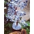 arbre de vie en lapis lazuli bleu sur base bois décor nature avec symbole ésotérique pierre de communication apaisement mental et harmonie intérieure