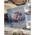 Coffret « L’Oracle des 7 Énergies » (Colette Baron-Reid) posé sur bois naturel, ambiance ésotérique avec pierres claires autour, jeu 49 cartes   livret en français.