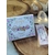 Petit Oracle Magic Soul (boîte) posé sur rondin de bois brut, décor minéraux blancs et ambiance douce ésotérique