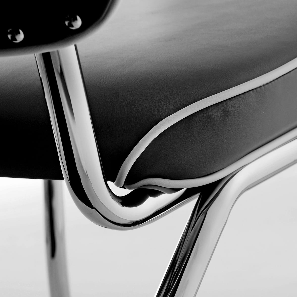chaise rétro Chicago passepoil blanc