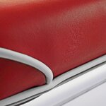 chaise bicolore rouge et blanche rétro