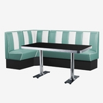 meubles de cuisine vintage avec table chromée et vinyle blanc et turquoise