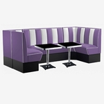 coin repas de bistrot avec banquettes vinyle violet et tables formica carrées