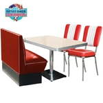 coin repas de cuisine  avec banquettes en vinyle bicolore rouge et chaises chromées assorties