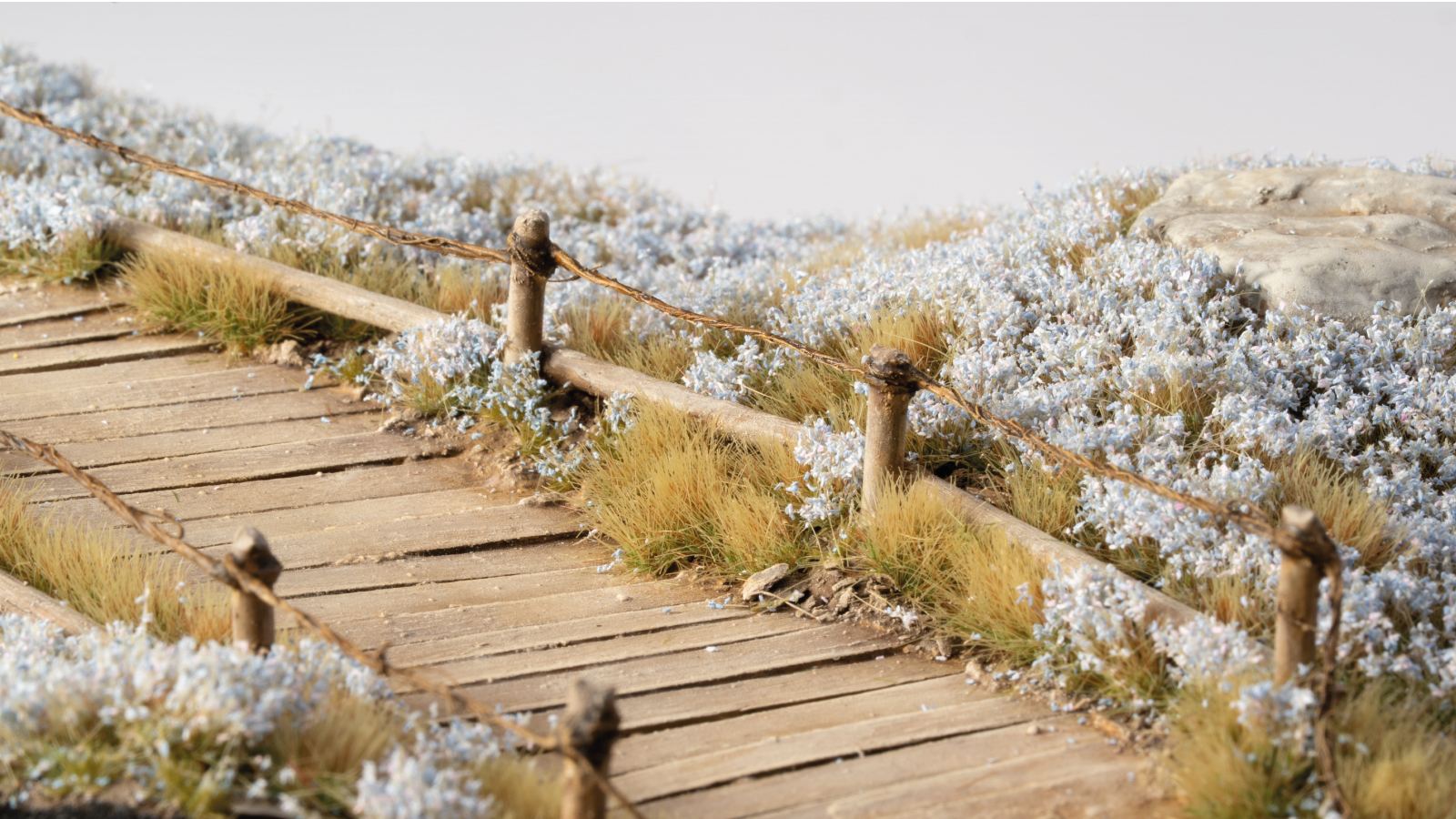 light-blue-lilac-flowers-diorama-1600x900