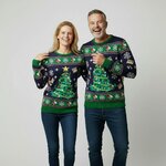 leuchtender-weihnachtspullover-weihnachtsbaum-led-paar