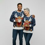 weihnachtspullover-rudolphs-laecheln-paar