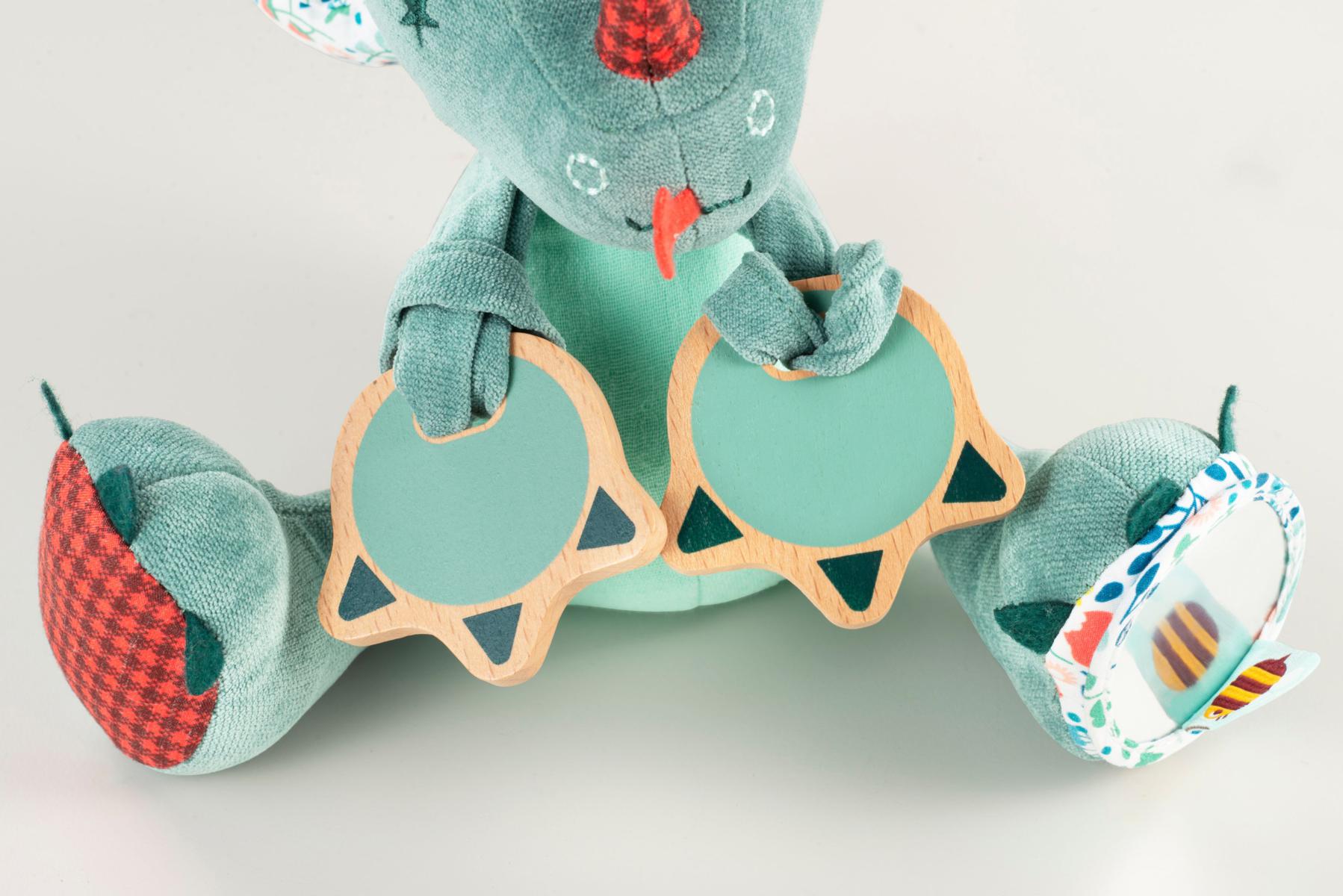 joe-dragon-peluche-activites-lilliputiens-4