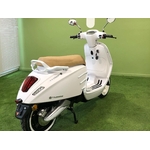 scooter électrique tout blanc