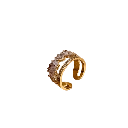 bague-de-luxe-en-zircon-dore-pour-femme_main-4__1_-removebg-preview