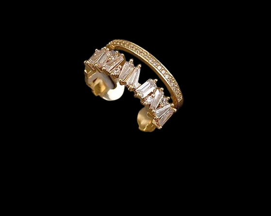 bague-de-luxe-en-zircon-dore-pour-femme_main-0__1_-removebg-preview (1)