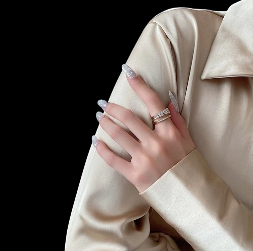 bague-de-luxe-en-zircon-dore-pour-femme_description-7-removebg-preview (1)