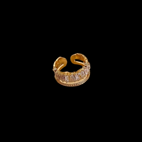 bague-de-luxe-en-zircon-dore-pour-femme_main-2-removebg-preview (1)