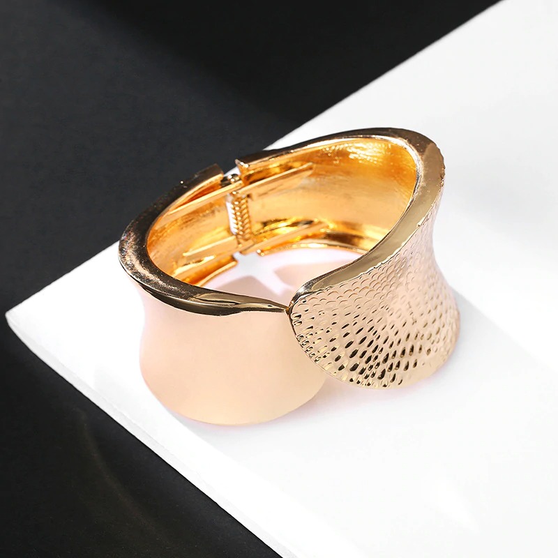 bracelet-punk-pour-femmes-design-unique_description-11