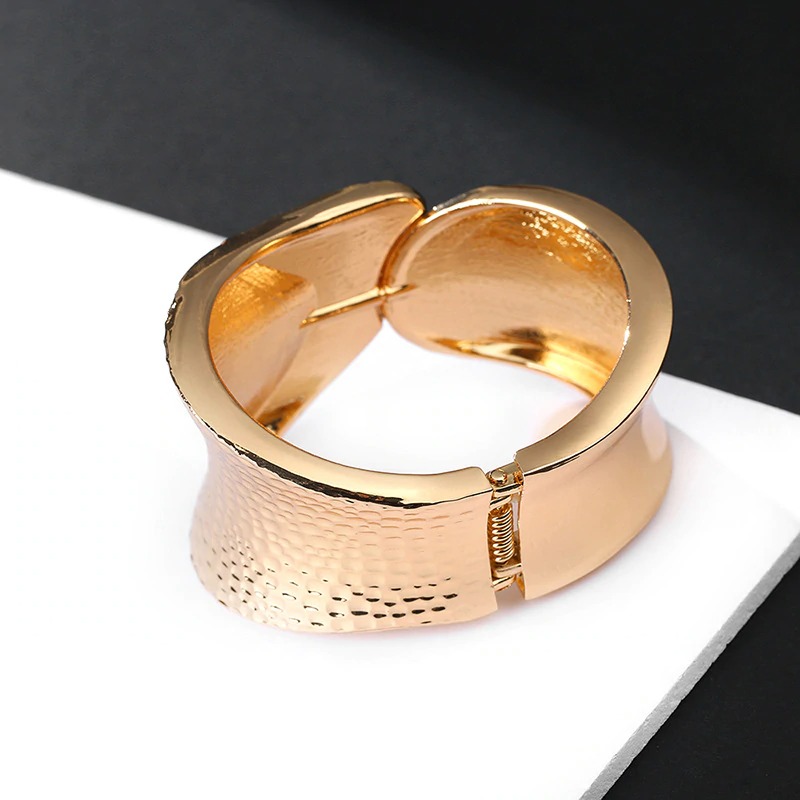 bracelet-punk-pour-femmes-design-unique_description-13