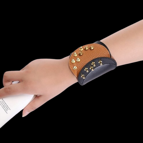 d-d-mode-femmes-punk-bracelet-large-en_main-1-removebg-preview