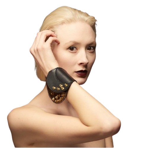 d-d-mode-femmes-punk-bracelet-large-en_main-0-removebg-preview