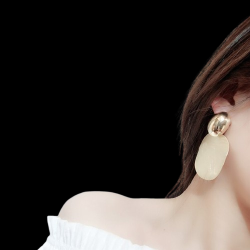 boucles-doreilles-coreennes-pour-femmes_main-5-removebg-preview