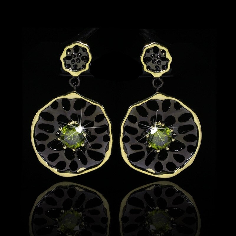 boucles-doreilles-pendantes-simples-a-l_main-0