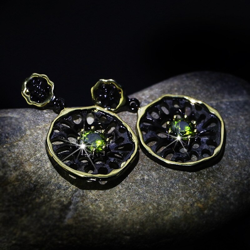 boucles-doreilles-pendantes-simples-a-l_main-1