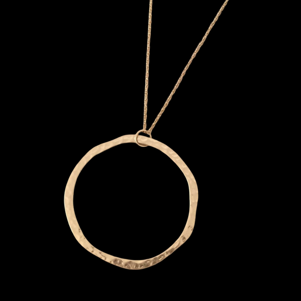 collier-long-avec-pendentif-en-grand-cer_main-0 (1)