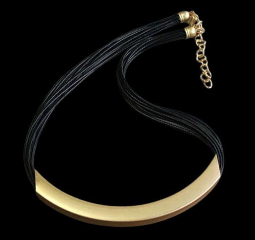collier-en-cuir-noir-design-simple-cha_main-0-removebg-preview (1)