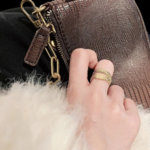 design-sense-bague-double-couche-en-os_description-13-removebg-preview (1)