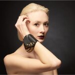 d-d-mode-femmes-punk-bracelet-large-en_main-0