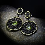 boucles-doreilles-pendantes-simples-a-l_main-2