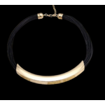 collier-en-cuir-noir-design-simple-cha_main-3-removebg-preview (1)