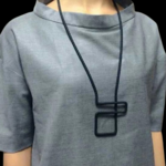 collier-pendentif-de-costume-simple-pour_description-3-removebg-preview