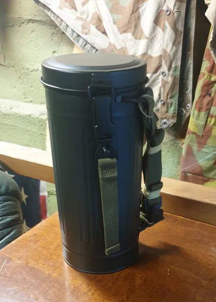 Boîtier masque à gaz allemand