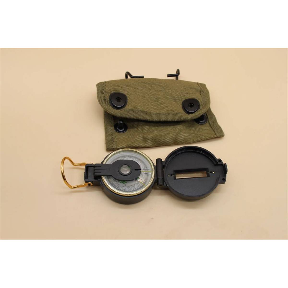 Boussole + pochette à pression