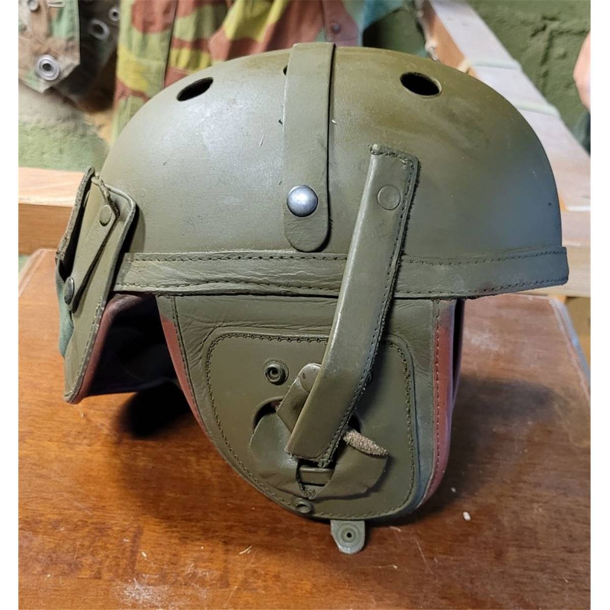 f6ry6-casque-tankiste-1x1200