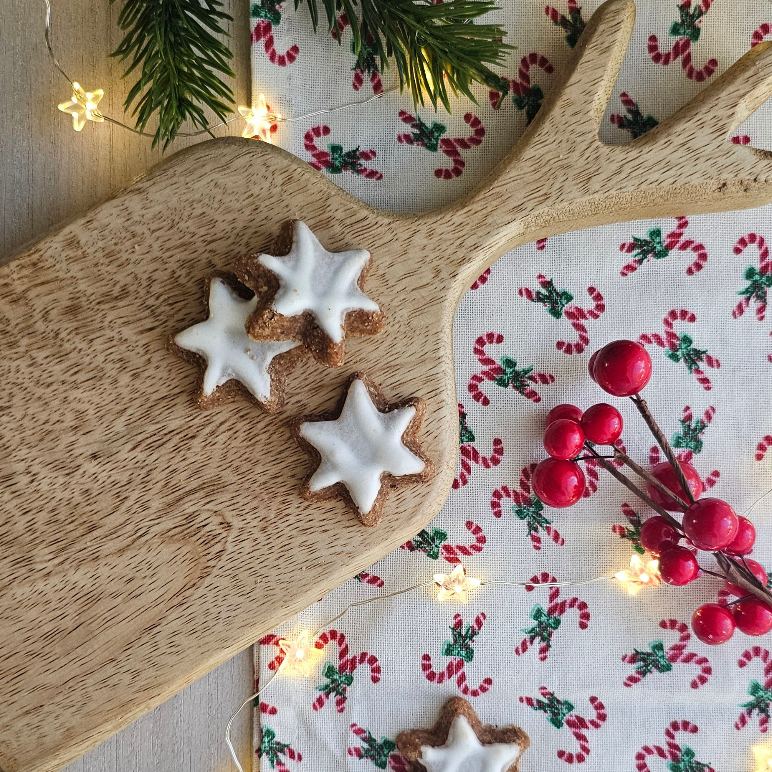 Black and Red Christmas Market Logo - 14