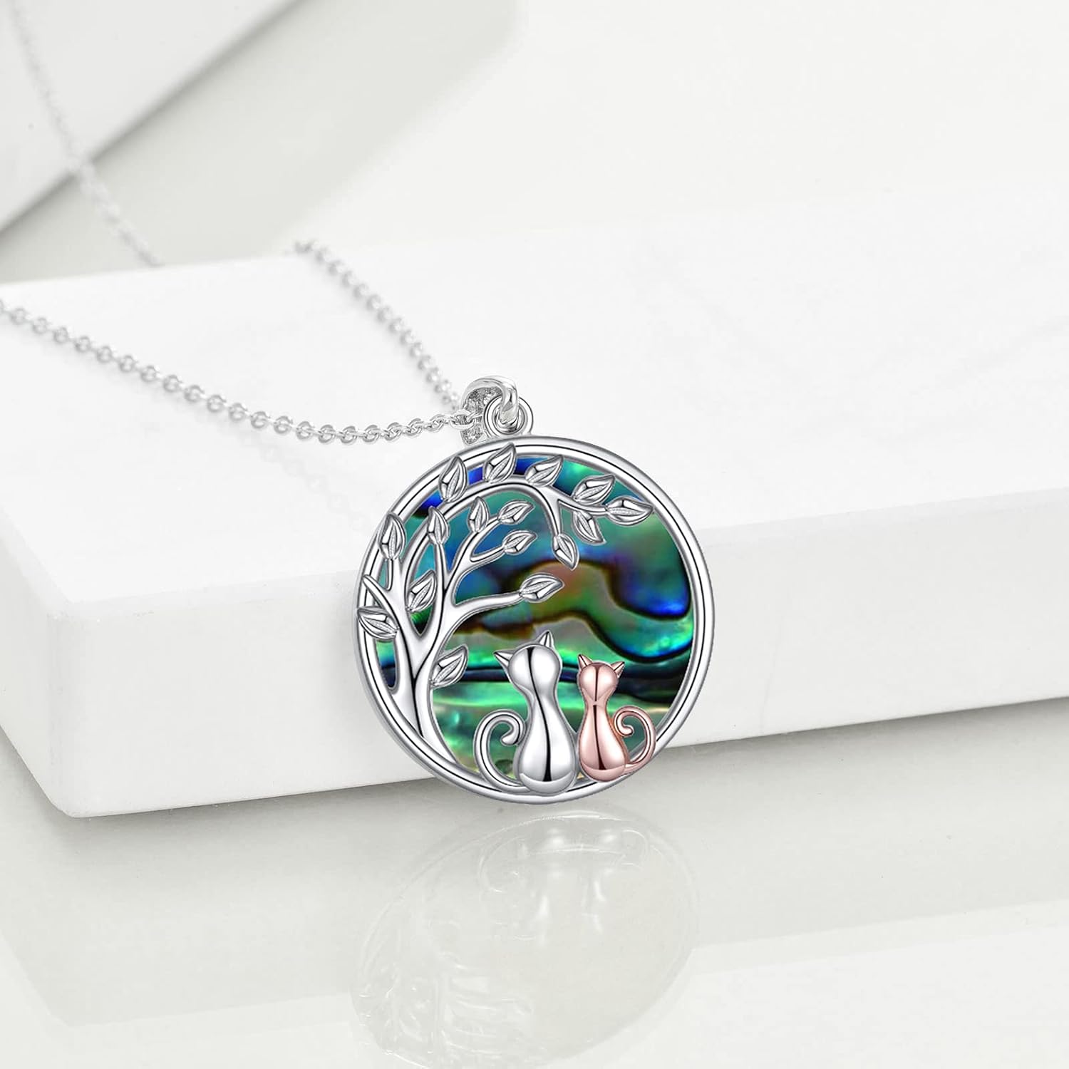 Bijou femme : pendentif lune celtique orné d’un chat noir en argent SHEAISRS